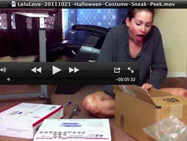 LeluLove Porno Video: Halloween Costume Sneak Peek
